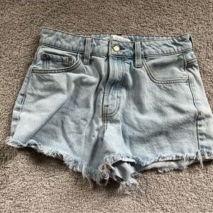 Zara Low rise Light wash denim shorts